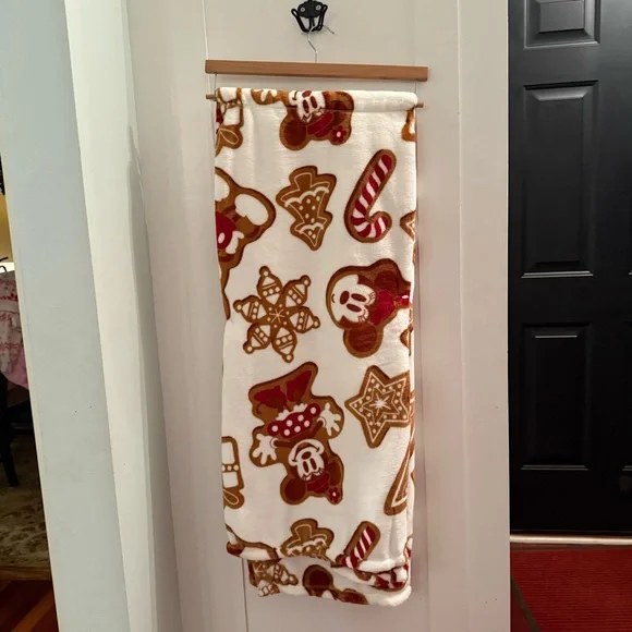 Disney Red and Brown Plush Blanket gingerbread design - Picture 3 of 3